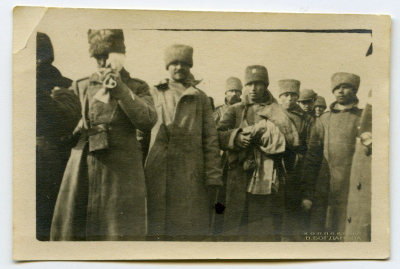 26 марта 1916 г. Русские солдаты, попавшие в плен в ходе наступления под Поставами. Из подборки фотографий «Лес Гинденбурга» (немецкая укрепленная позиция у деревни Вилейты)