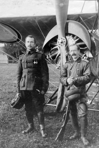 Лётчик Георгий Крякин (слева) со своим братом Семёном Крякиным